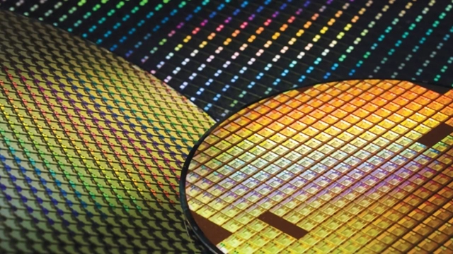 台积电在垄断性芯片市场的成功也带来焦虑：人工智能需求引发劳动力短缺与资本支出激增