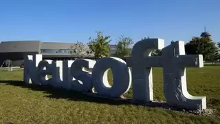 荣膺“新高尚·旗帜奖” 东软与一汽红旗十年携手 共赴智慧新程