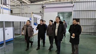 宏润建设董事局主席郑宏舫参观调研深蓝航天生产基地
