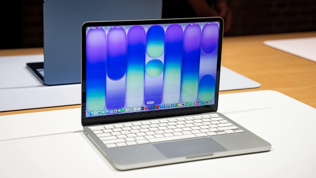 苹果发布入门级笔记本电脑MacBook Neo，起售价4599元