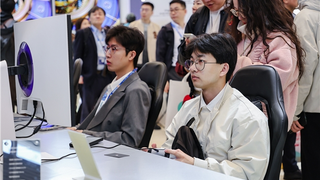 AWE2026爆火展台！海信显示器旗舰矩阵亮相，旗舰电视同源技术圈粉全场