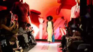 机器人定义零售新体验！极智嘉机器人亮相全球首场AI驱动的时装大秀