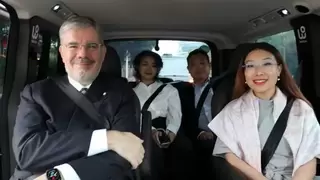 意大利驻华大使打卡文远知行Robotaxi，点赞中国领先自动驾驶科技