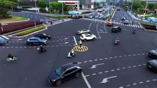 苏超开赛！墨甲交警机器人上岗常州，护航揭幕战