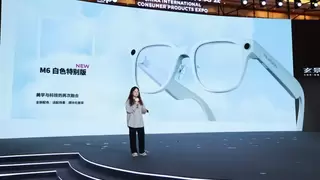 玄景M6白色AI眼镜消博会首曝，模块化设计抢跑苹果
