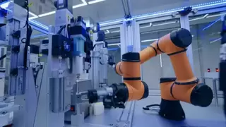 戴纳科技表活剂AI自进化黑灯工作站：实现0.5秒生成配方，效率飙升2880倍