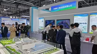 国产首款道路几何参数检测机器人亮相科交会 道路验收进入“CT扫描”时代