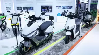 电动摩托车 AI 化：路径多元方显理性，绿源深耕液冷走出新解