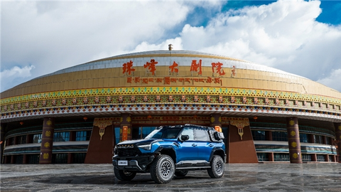 从铺装公路到世界之巅：华为乾崑智驾拓展出辅助驾驶“最后一公里”