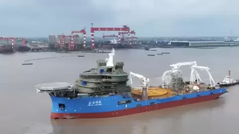 “蓝海领航”顺利吉水，中天科技万吨级深海装备再进阶
