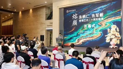 “熔颜”绽江南：熔铜艺术二十周年，朱炳仁朱军岷首度联展无锡启幕