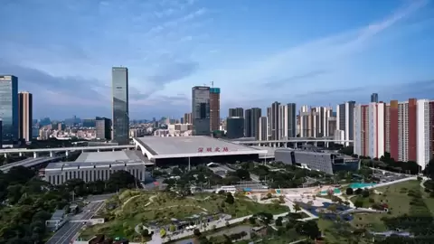 国内首例！GeminiLED超薄双面屏正式落地深圳北站