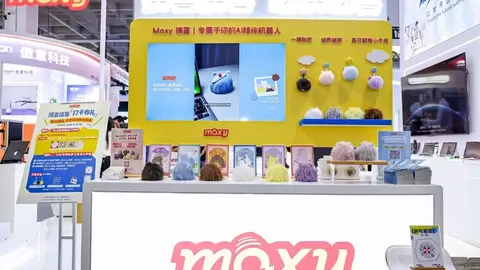 Moxy摸喜亮相WRC展：告别语音内卷 纯触觉交互机器人能否开辟AI陪伴新赛道？