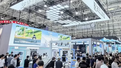 越疆闪耀WRC 2026，新一代具身全栖机器人线下首次亮相