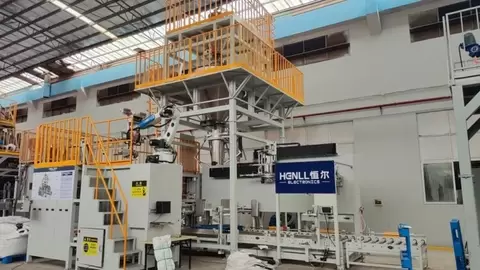 大型塑料产业园自动化改造，引入广州恒尔塑料全自动吨袋包装机削减人工投入