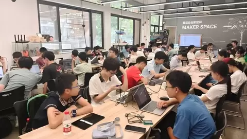 上海智位机器人助力青少年AI教育实践：40名中学生走进蘑菇云创客空间探索人工智能