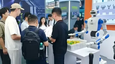 具身数采末端市占超80% 知行机器人在WRC提出具身智能新解法
