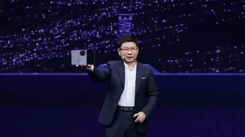 首发搭载麒麟9050 Pro芯片，HUAWEI Mate XT 2 非凡大师正式亮相