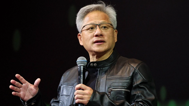 英伟达黄仁勋称AI恐慌被夸大，并断言AI终结世界可能性为零