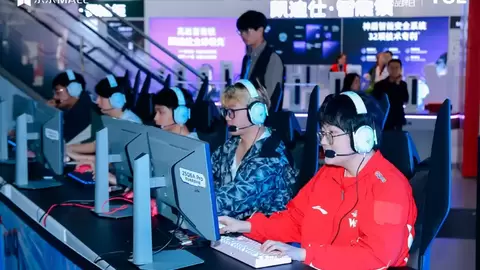 从看比赛到上手打：一个普通玩家在高校赛的一天